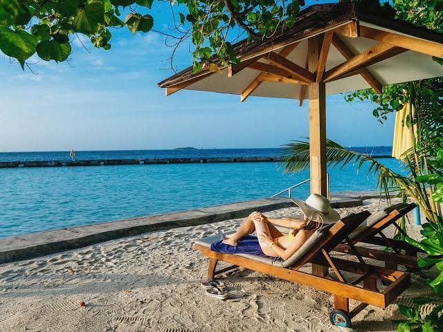  island-hopping boat tour